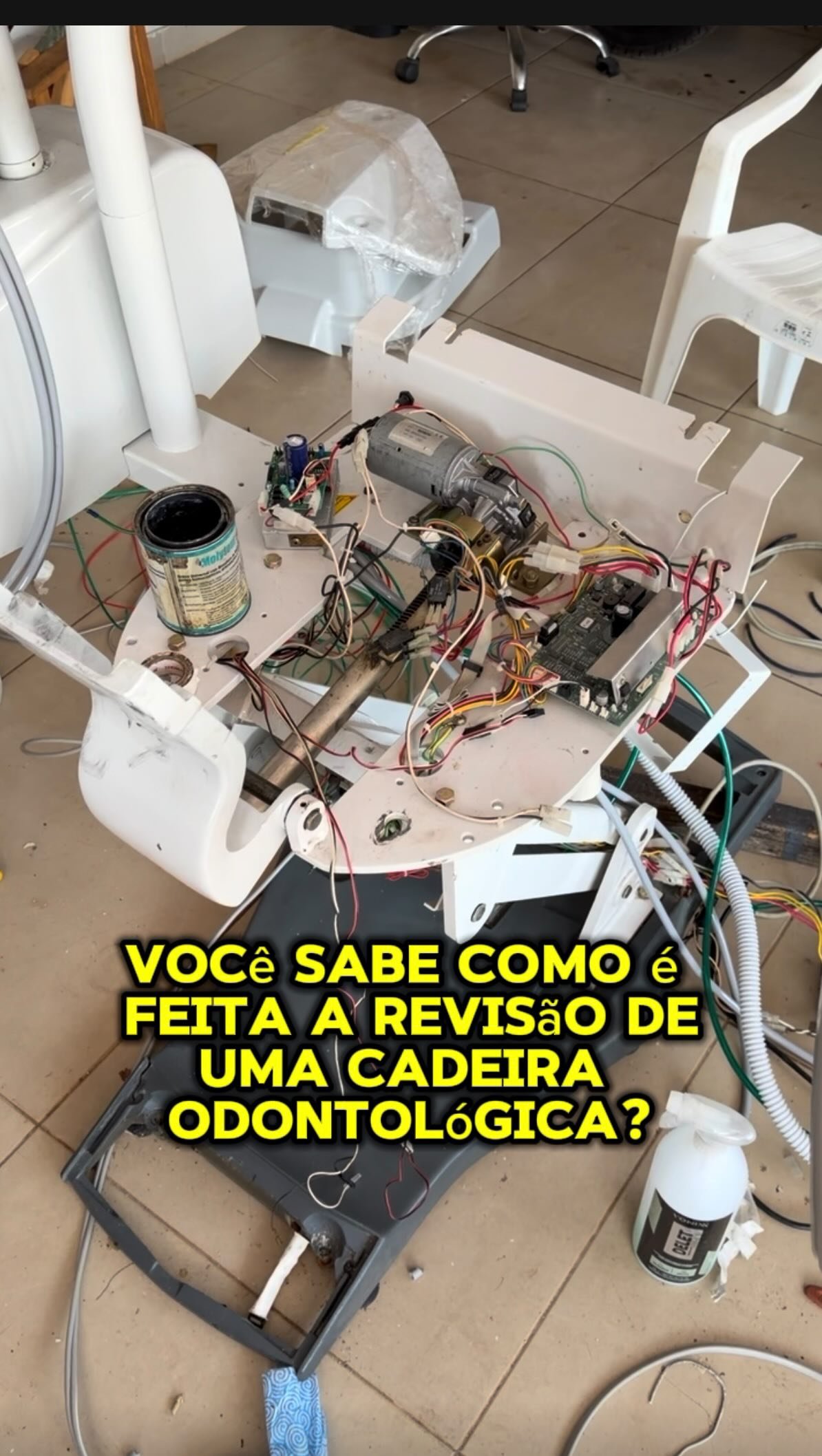 Revisão e desmontagem de cadeira odontológica
