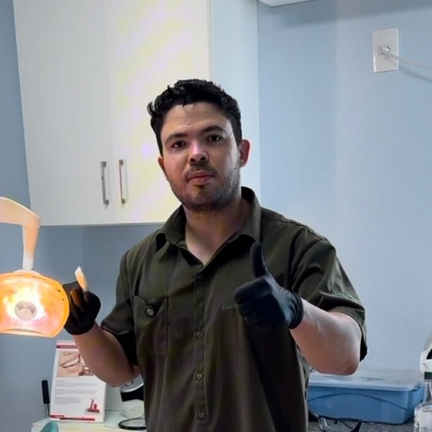 Iron Pinheiro — especialista em equipamentos odontológicos